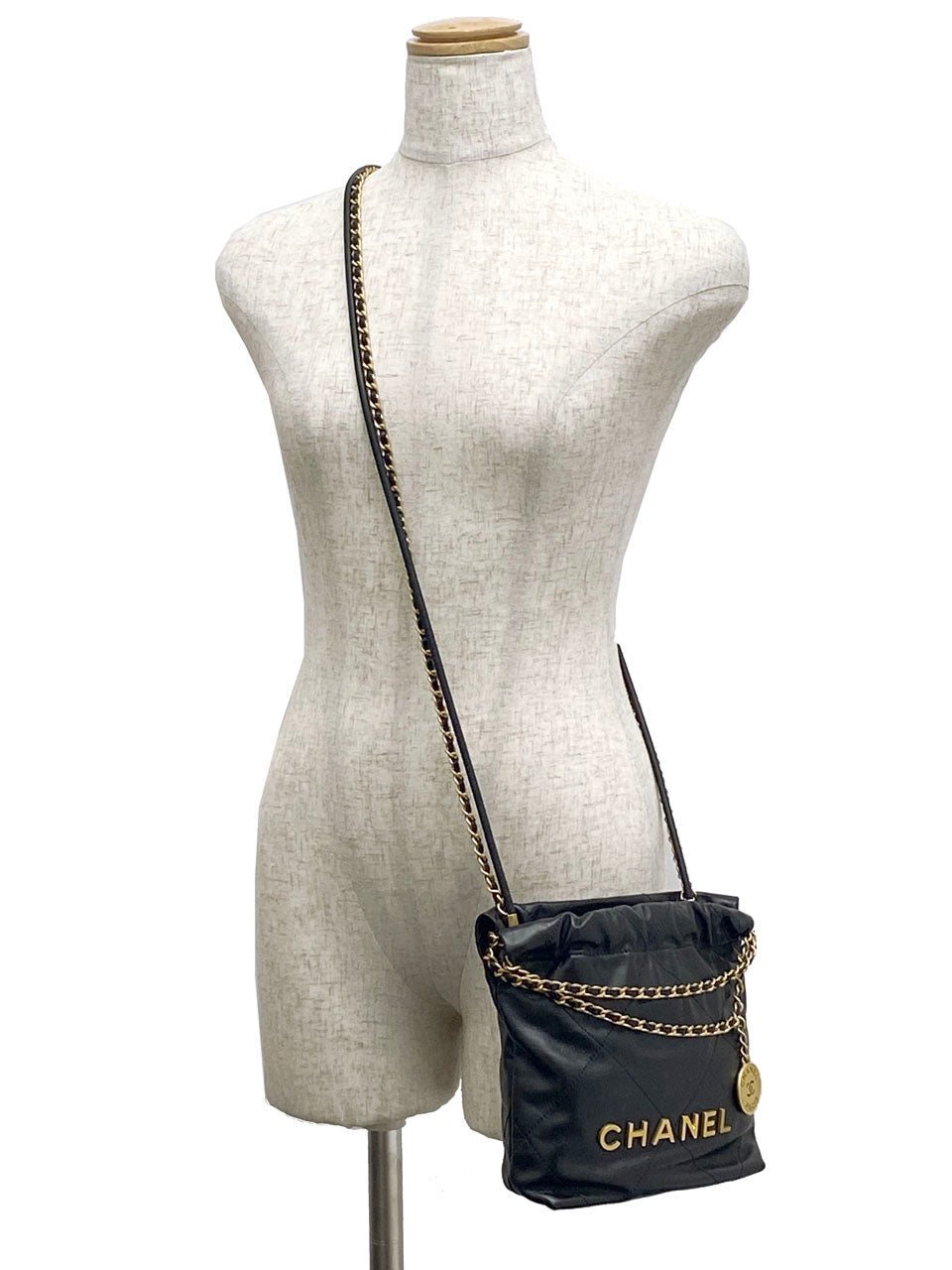 シャネル/CHANEL 22 ミニハンドバッグ AS3980 シャイニーカーフスキン