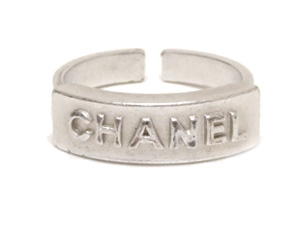 シャネル Chanel ロゴ リング マットシルバー ブランドショップ セレブブランド