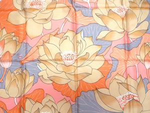 HERMES 大判スカーフ カレ90 FLEURS de LOTUS 蓮の花シルク100％サイズ