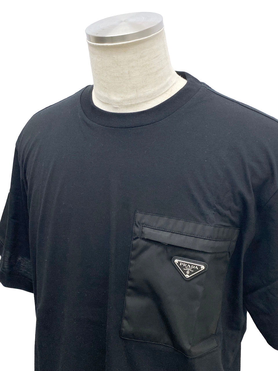 PRADA 直営店より Re-Nylon xジャージー Tシャツ 2色 Re-Nylon x ジャージー Tシャツ UJN661_11CK_F0002_S_221